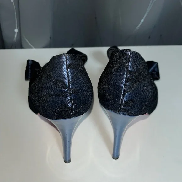 Paris Hilton blue and black lace peep toe heel - Picture 3 of 3